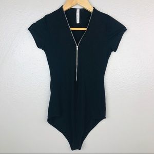 Cute stretchy zipper shirt